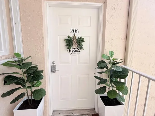 15741 SW 137th Ave APT 206, Miami, FL 33177