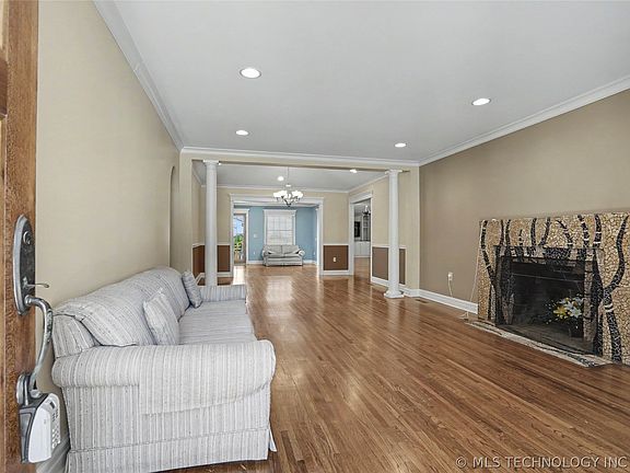 4th image of 3822 S Utica Ave