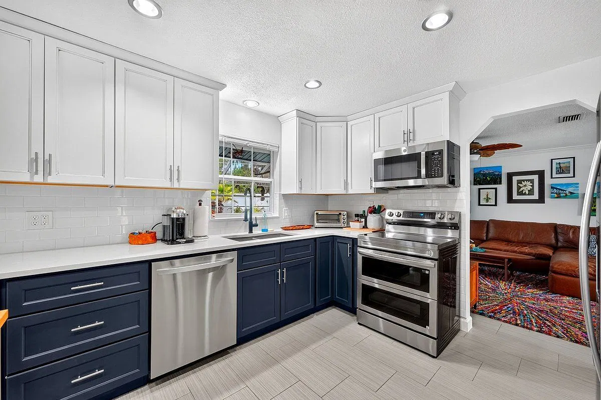 3 bed, 2.0 bath, 1599 sqft, $2,700 — Photo 4