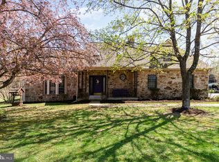 24 E Siddonsburg Rd, Dillsburg, PA 17019