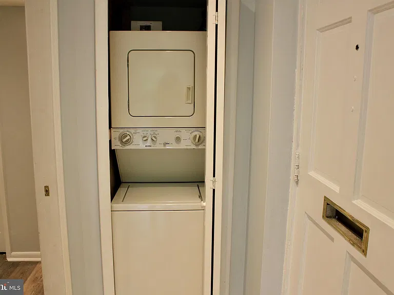 46 G St SW #B — Photo 9
