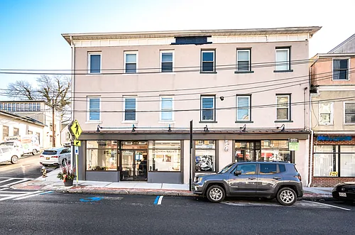 100 Main St Photo 1