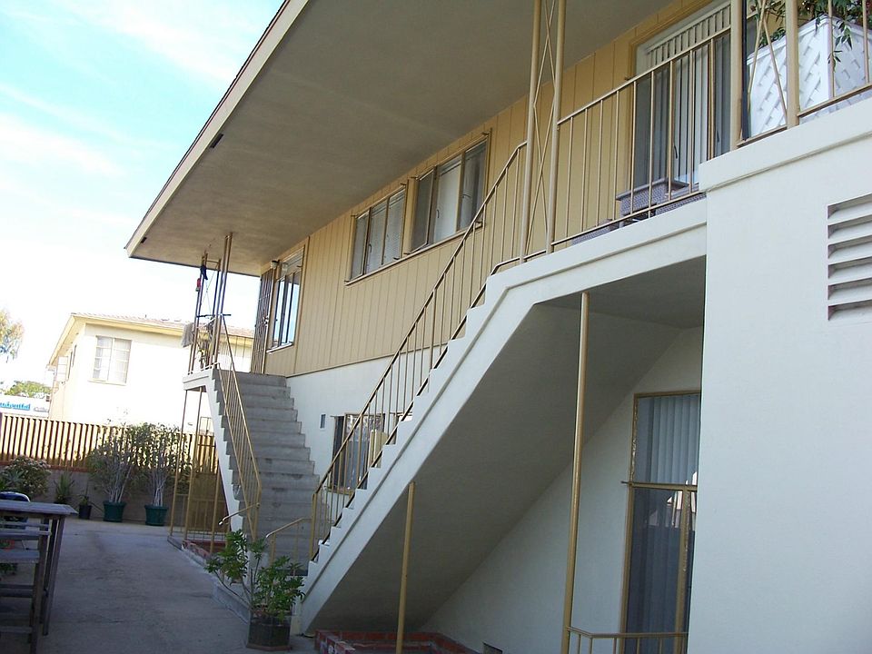 1st image of 2840 Avenida De Portugal