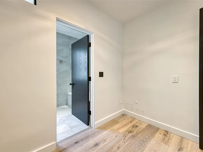 2145 Franklin St #4 — Photo 15
