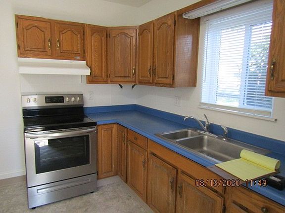 3rd image of 220 2nd Ave Unit B