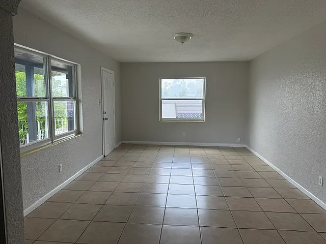 809 Lotus Ave — Photo 1