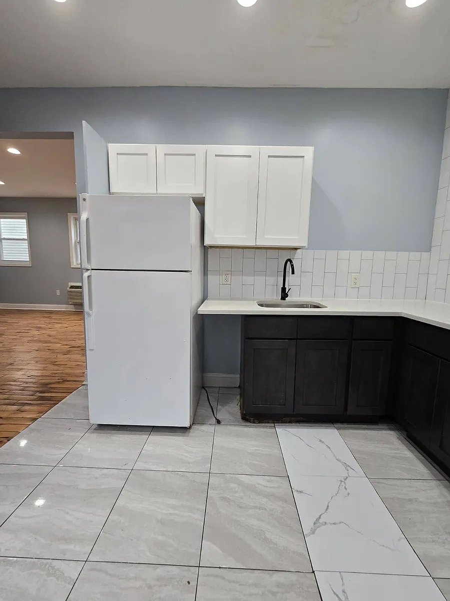 Building Photo - 63 Linden Ave #12