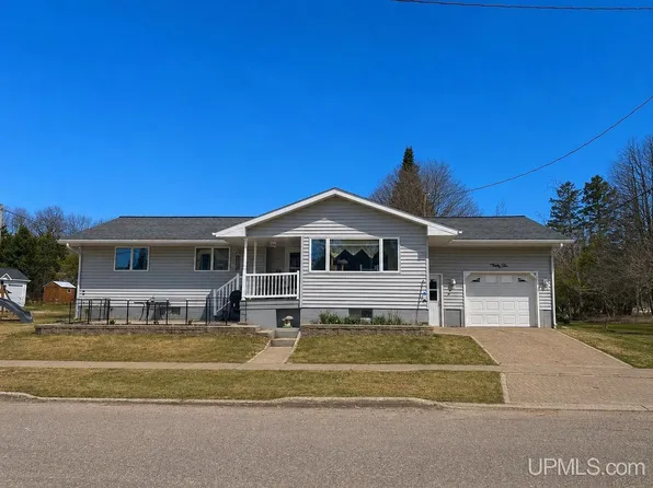 36 Champion Ave, South Range, MI 49963