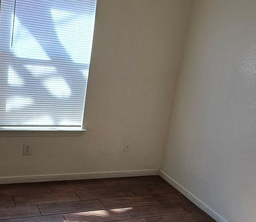5th image of 3302 Alicante Ct #A-b