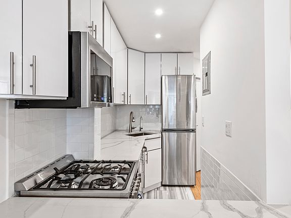 5th image of 212 E 77th St APT 3B