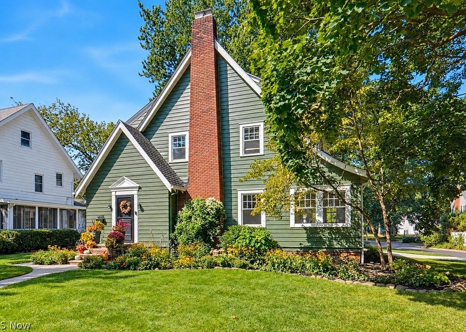 1st image of 428 Roslyn Ave