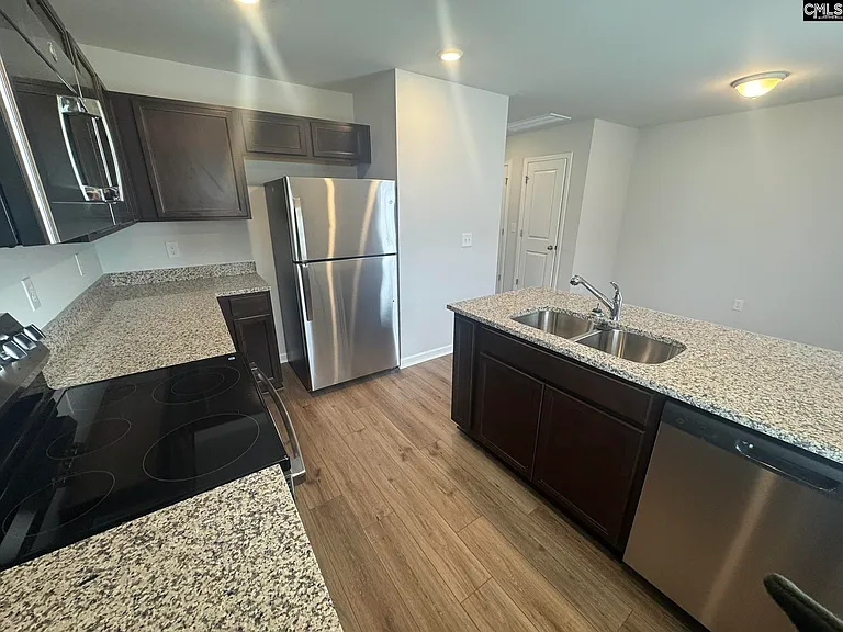 141 Cary Ln — Photo 7
