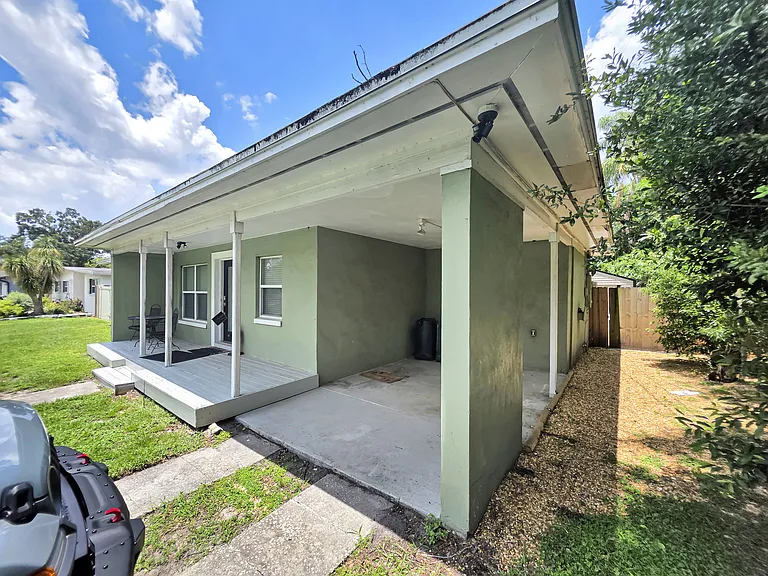 5117 Lake Howell Rd — Photo 2