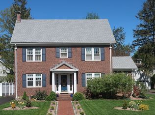 12 Newport Ave, West Hartford, CT 06107