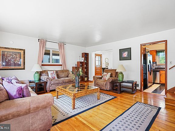 3rd image of 8105 Murray Hill Dr