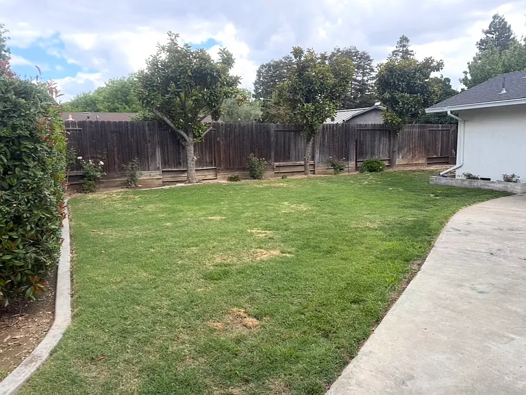 Sonoma Ave — Photo 11