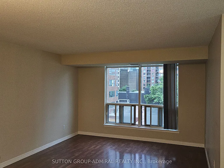 942 Yonge St #517 — Photo 12