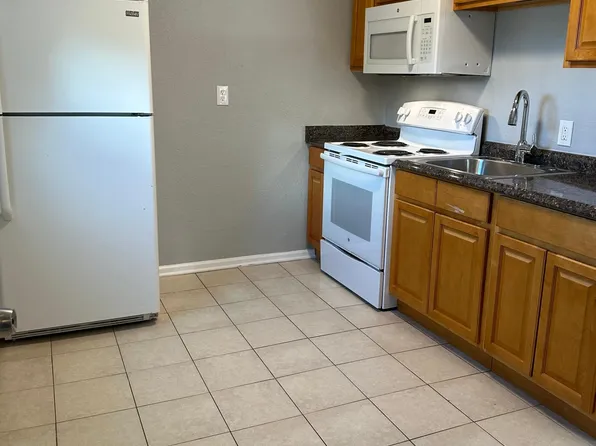 1605 Hedgerow Dr, Virginia Beach, VA 23455