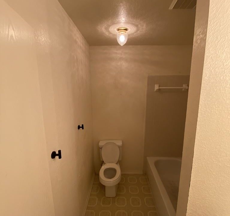 Bathroom_1__11_.JPEG