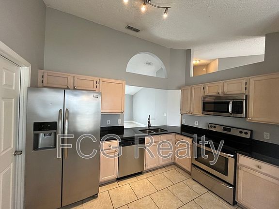 3rd image of 114 Sunset Ct
