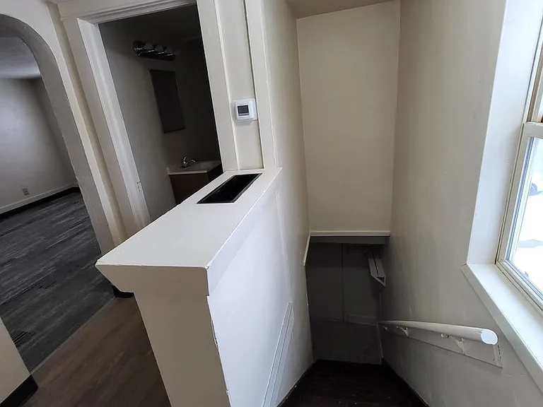 207 Irwin Ave — Photo 10