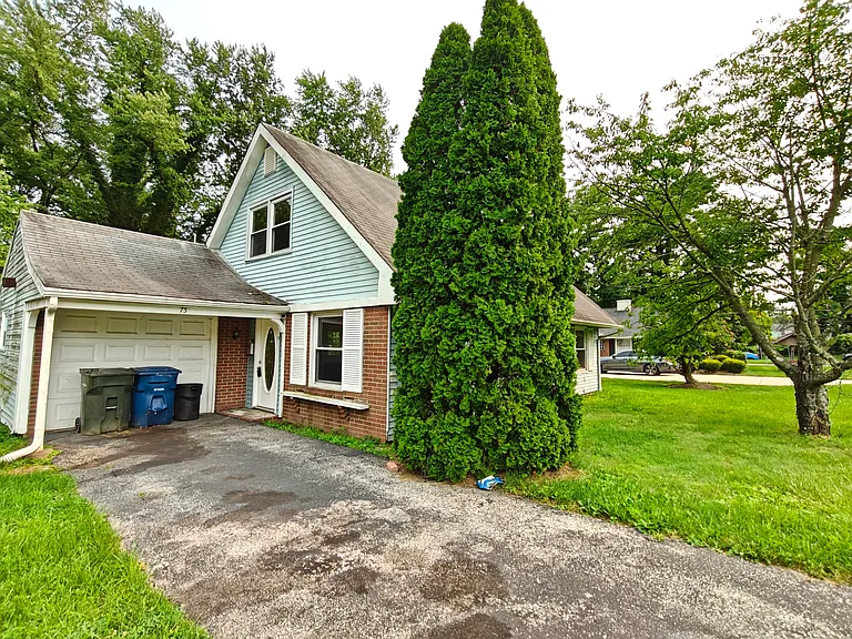 75 Mainbridge Ln — Photo 1