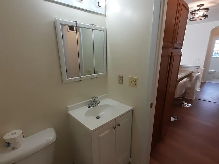 1/2 bathroom