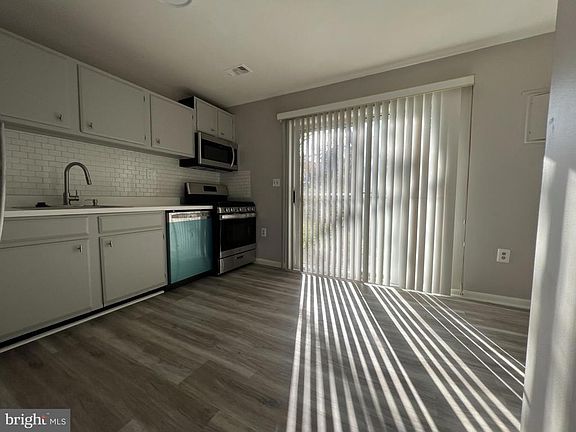 2nd image of 597 Belmawr Pl