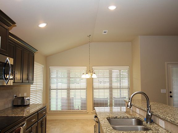 1204 E. Par Circle 023