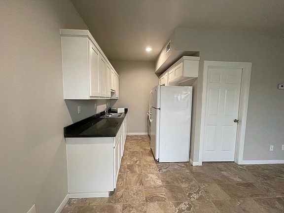 2nd image of 405 W Santa Clara St #4