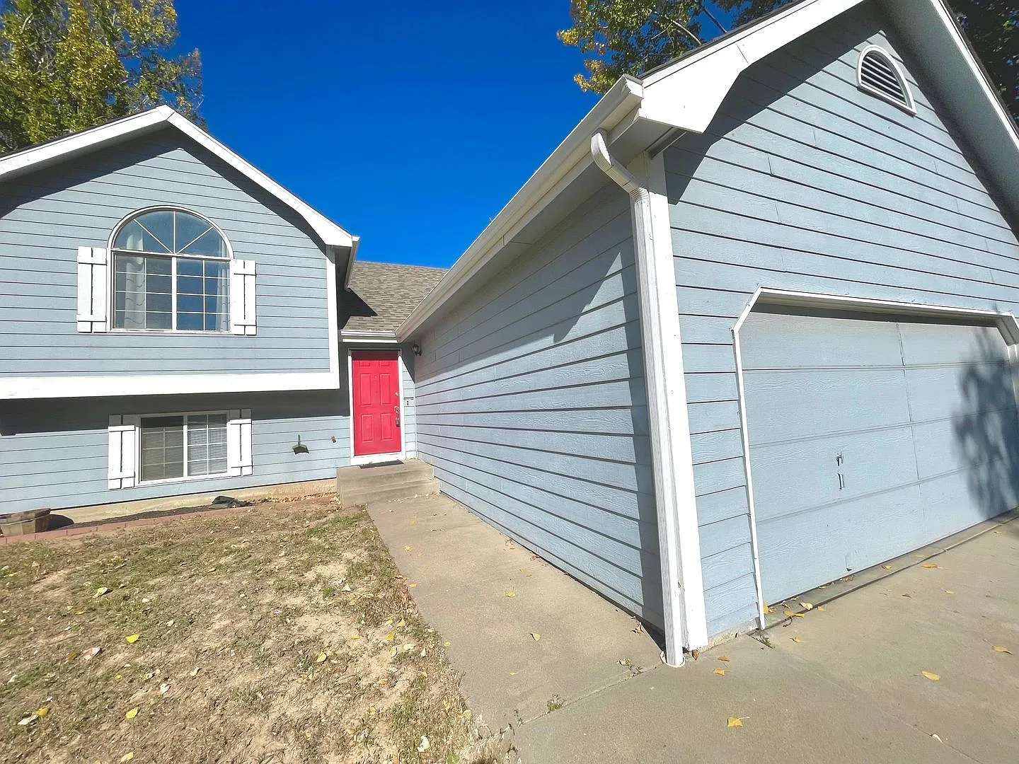 3 bedroom, 2 bath Tri-level House with 2 car attached garage in Fort Collins, CO — Photo 3