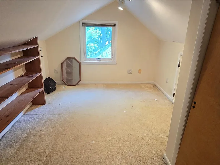 24 Anderson Ave — Photo 8