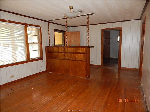 4th image of 306 E Brenken St