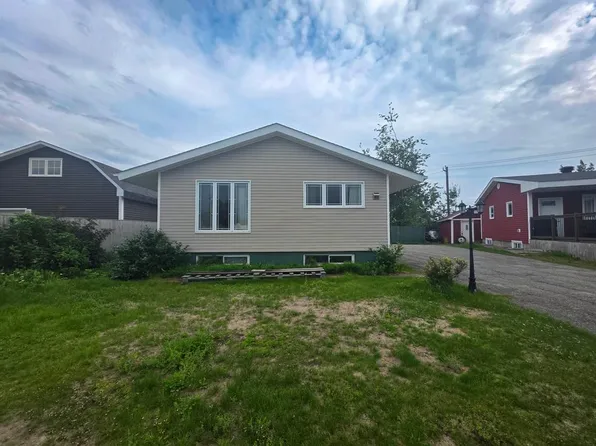 800 Balsam Crescent, Labrador City, NL A2V2N5