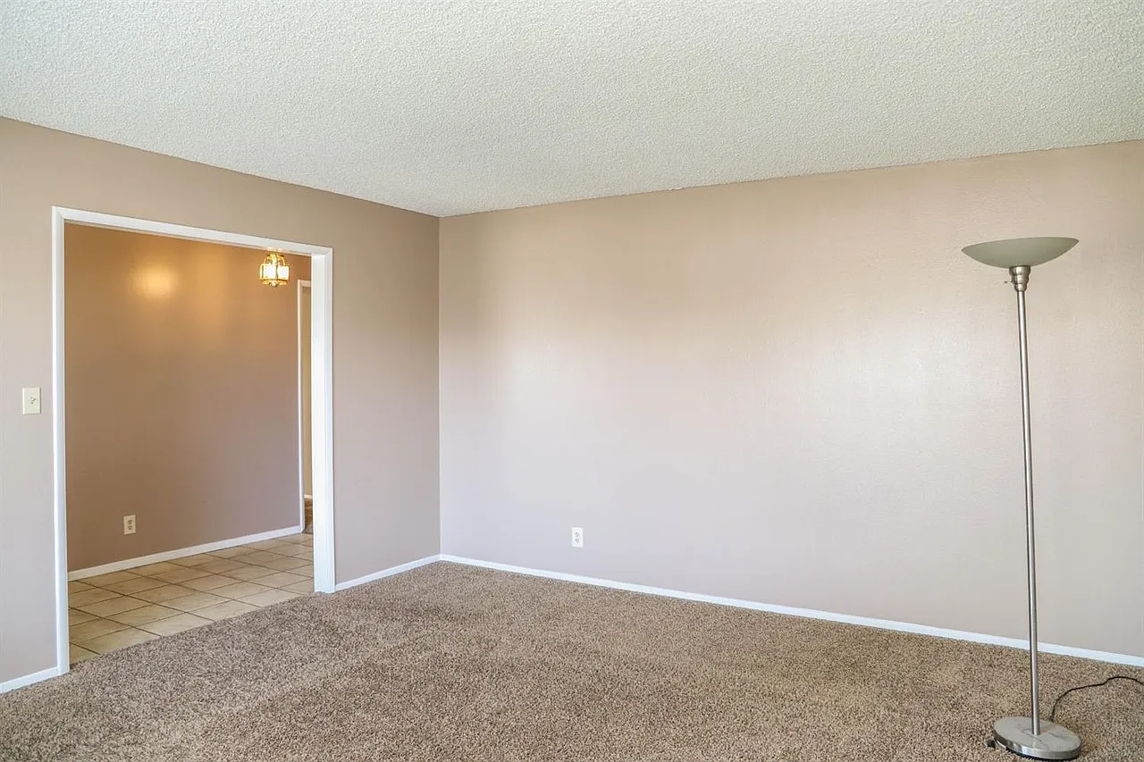 3 bed, 1725 sqft, $2,150 — Photo 3