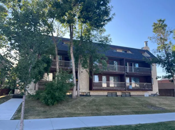 1113 E 37th St SW #301, Calgary, AB T3C 1S5
