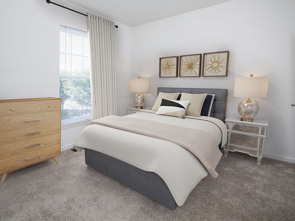 Bedroom with carpeted flooring