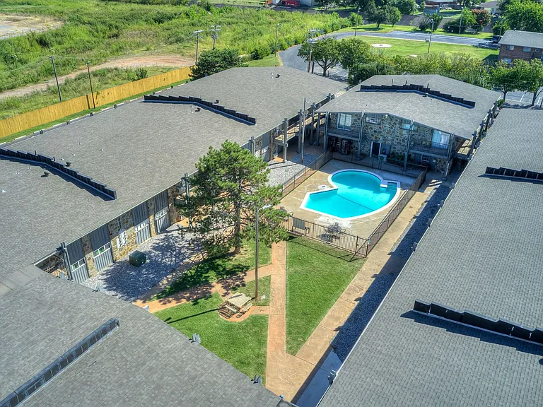The Vue at Oak Creek — Photo 6