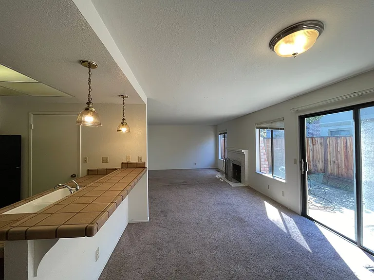 3443 Homestead Rd — Photo 7