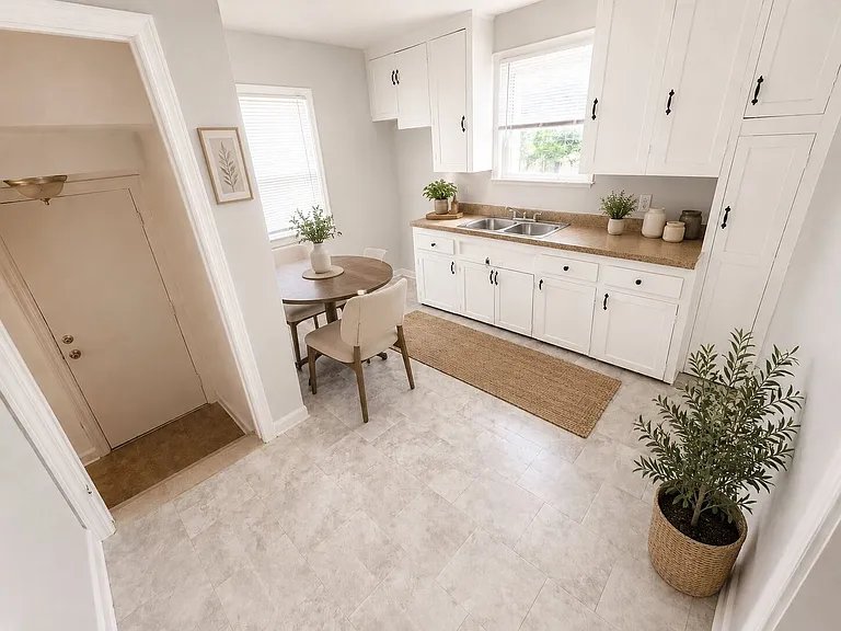 16151 Robson St — Photo 3