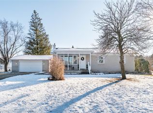 61403 Fairland Dr, South Lyon, MI 48178