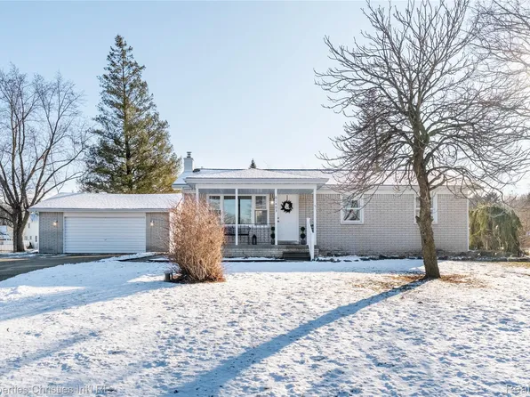 61403 Fairland Dr, South Lyon, MI 48178