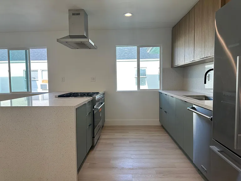 8312 Blackburn Ave #4 — Photo 3