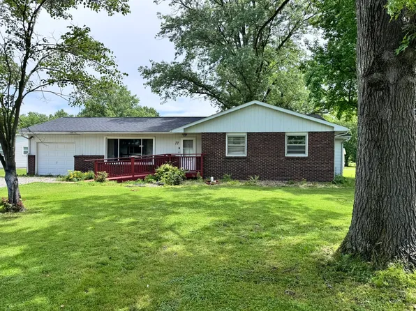 17 Crestwood Ln, Centralia, IL 62801