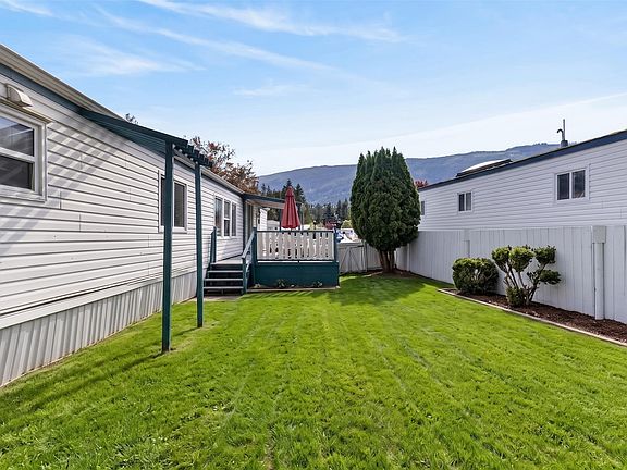 3rd image of 6751 51st St NE