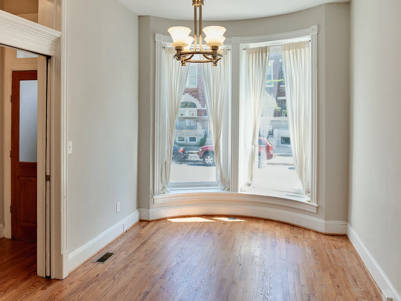 4 bed, 2.5 bath, 2163 sqft, $2,800 — Photo 4