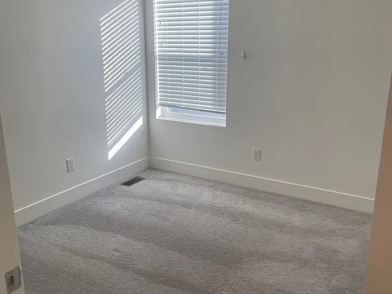 3351 E Kathaway Ln — Photo 9