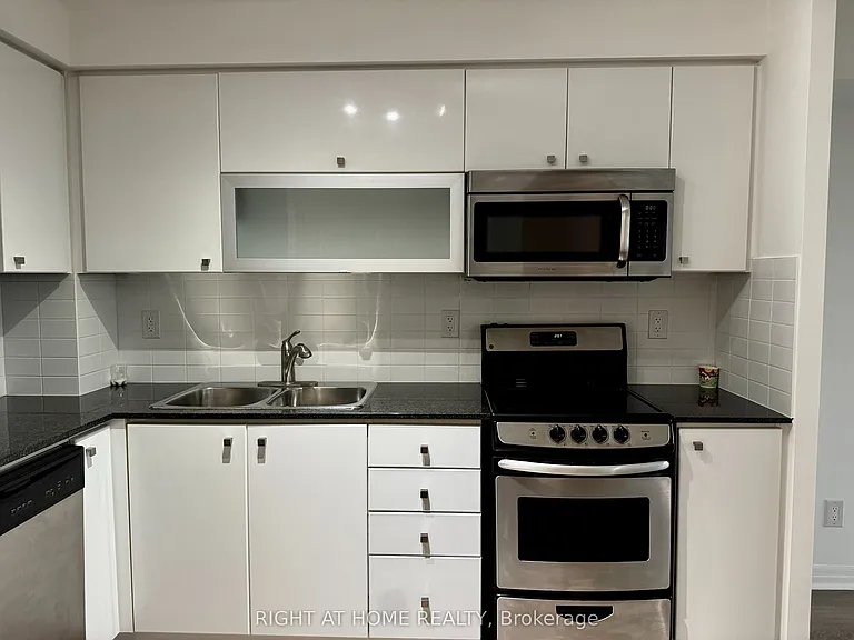 2015 Sheppard Ave E #1507 — Photo 4