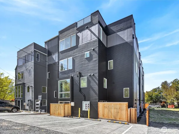 6318 41st Avenue SW #4, Seattle, WA 98136