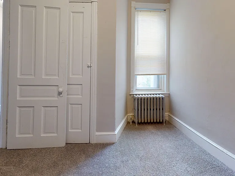 1313 N Hobart St — Photo 11